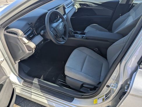 Used 2025 Toyota Camry LE image 9