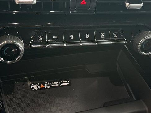 New 2026 Chevrolet Suburban LT image 21