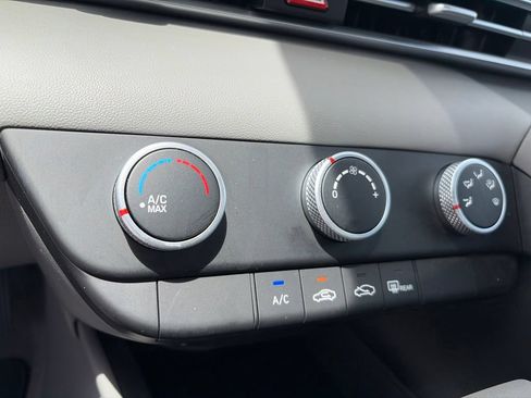 Used 2025 Hyundai Elantra SE FWD image 18