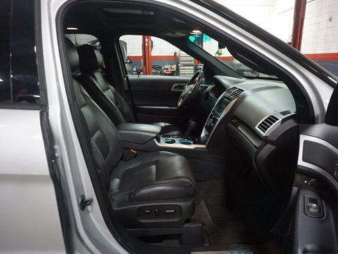 Used 2015 Ford Explorer Limited w/ Equipment Group 301A FWD image 19