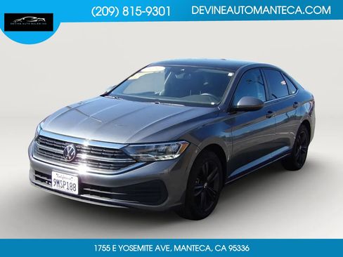 Used 2024 Volkswagen Jetta SE w/ Panoramic Sunroof Package image 3