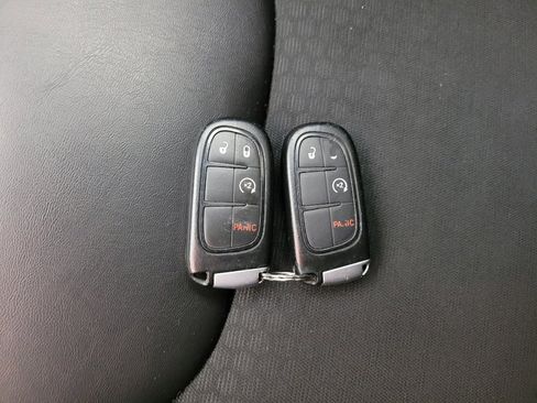 Used 2019 Jeep Cherokee Trailhawk w/ Cold Weather Group image 32