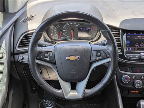 Used 2020 Chevrolet Trax LT w/ LT Convenience Package FWD image 18