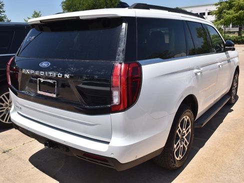 Certified 2025 Ford Expedition Active AWD/4WD image 7