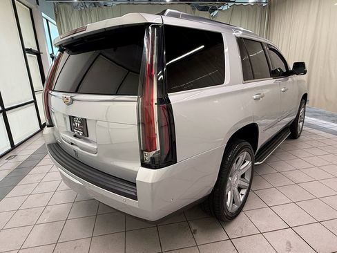 Used 2017 Cadillac Escalade Luxury AWD/4WD image 5