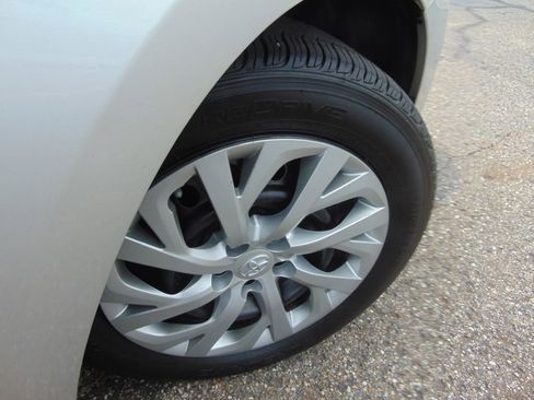 Used 2017 Toyota Corolla LE w/ Carpet Mat Package (TMS) image 30