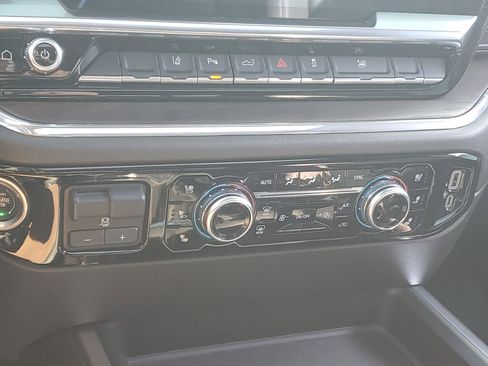 Used 2024 GMC Sierra 2500 SLT w/ SLT Premium Package image 22