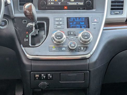 Used 2017 Toyota Sienna Limited FWD image 24