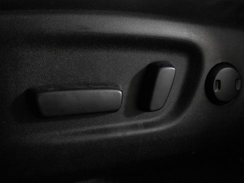 Used 2018 Toyota RAV4 Limited image 19