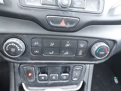 Used 2020 GMC Terrain SLE w/ Elevation Edition image 14