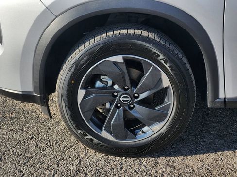 Used 2024 Nissan Rogue SV image 13