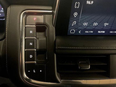 Used 2023 GMC Yukon SLT image 21