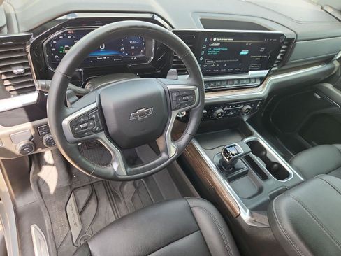 Used 2025 Chevrolet Silverado 1500 RST RWD image 10