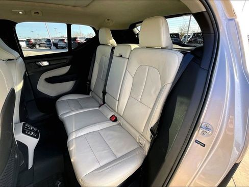 Used 2023 Volvo XC40 B4 Plus w/ Protection Package Premier image 34
