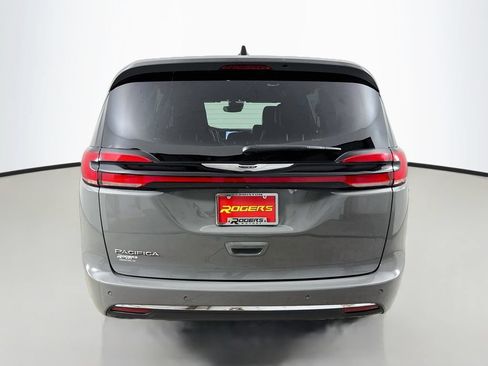 Used 2025 Chrysler Pacifica Select FWD image 7