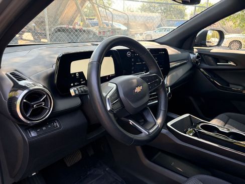 Used 2025 Chevrolet Equinox LT image 32