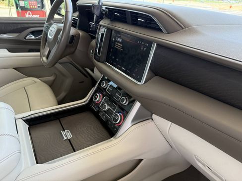 Used 2022 GMC Yukon Denali w/ Advanced Technology Package AWD/4WD image 21