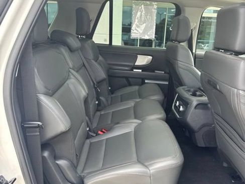 Used 2025 Ford Expedition Max Active AWD/4WD image 17