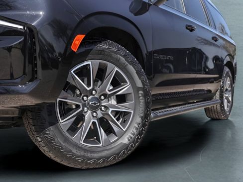 Used 2024 Chevrolet Suburban Z71 w/ Z71 Off-Road Package image 4