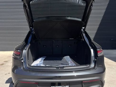 Certified 2026 Porsche Macan AWD/4WD image 25