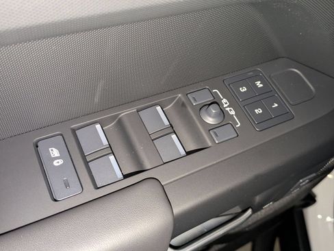 New 2026 Land Rover Defender 110 X-Dynamic SE AWD/4WD image 12
