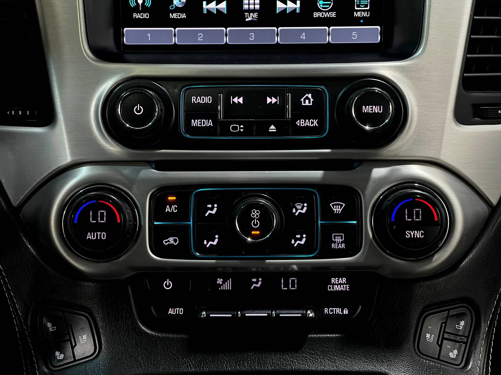 Used 2019 GMC Yukon SLT w/ Premium Edition AWD/4WD image 25