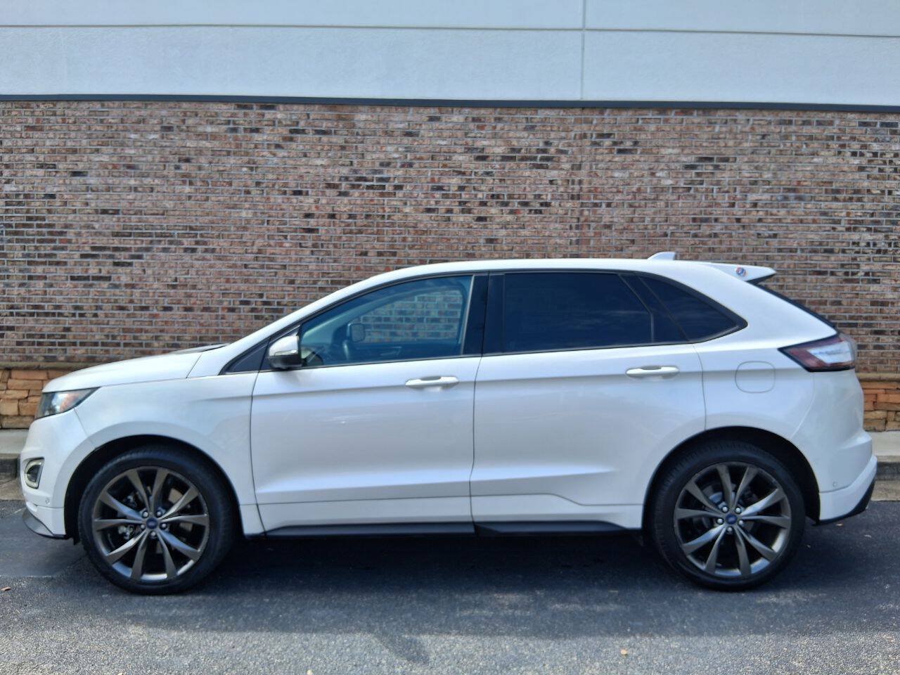 Used 2018 Ford Edge Sport w/ Equipment Group 401A AWD/4WD image 2