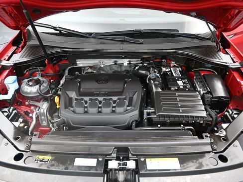 Used 2023 Volkswagen Tiguan SE image 12