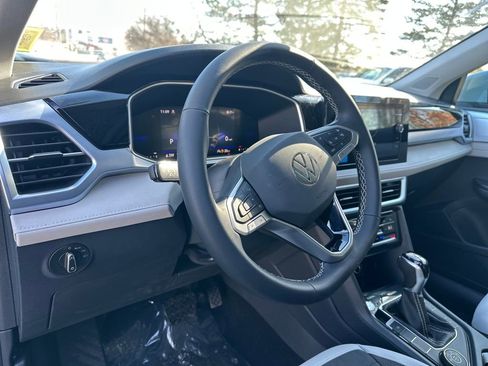 New 2026 Volkswagen Taos SE image 5