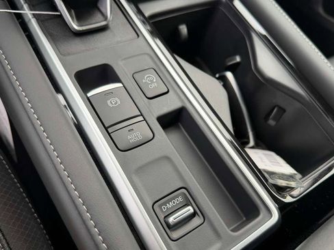 New 2026 Nissan Pathfinder SL FWD image 15
