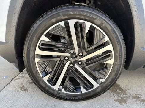 New 2026 Chevrolet Equinox RS w/ Convenience Package III AWD/4WD image 11