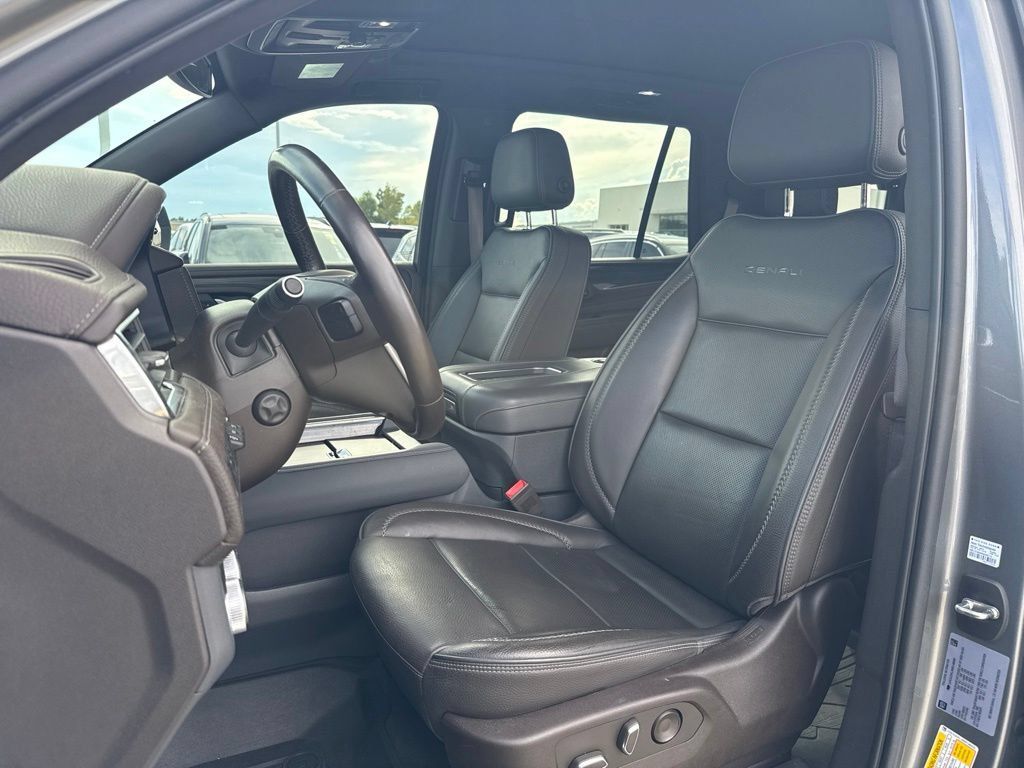 Used 2022 GMC Yukon Denali RWD image 11