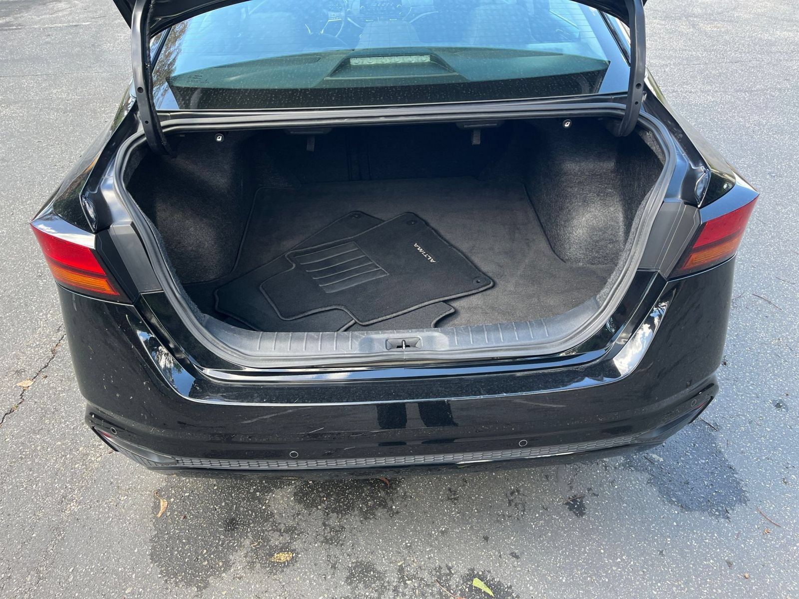 Used 2025 Nissan Altima 2.5 SV FWD image 30