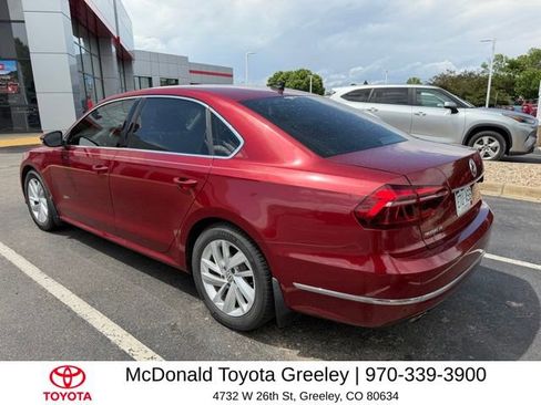 Used 2018 Volkswagen Passat 2.0T SE FWD image 4