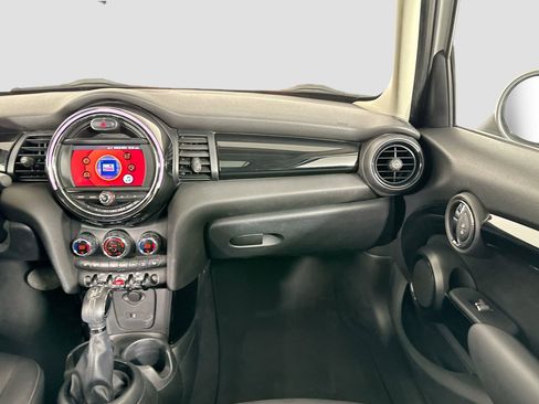 Used 2019 MINI Cooper 4-Door Hardtop image 33