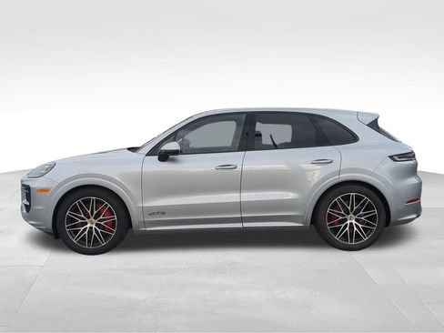 Used 2025 Porsche Cayenne GTS AWD/4WD image 5