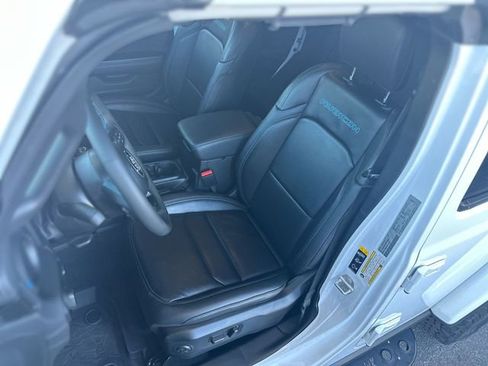 Used 2024 Jeep Wrangler Unlimited Rubicon 4xe AWD/4WD image 12