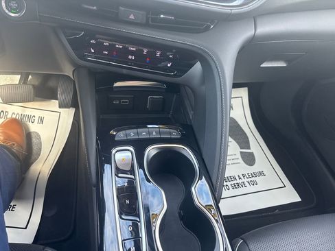 Used 2023 Buick Envision Essence image 23