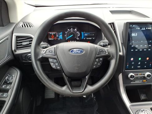 Used 2022 Ford Edge SE image 17