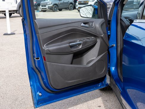 Used 2017 Ford Escape SE w/ Equipment Group 201A image 10