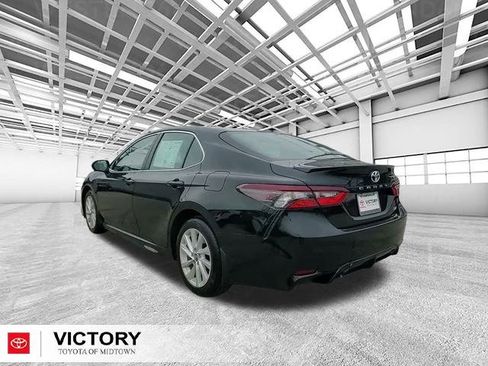 Used 2022 Toyota Camry SE image 5