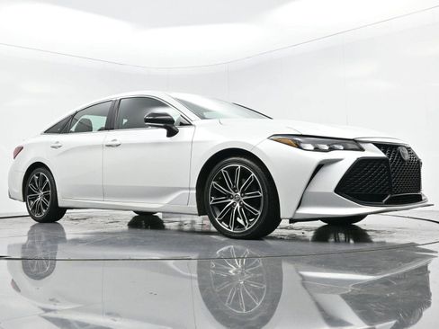 Used 2019 Toyota Avalon XSE image 39