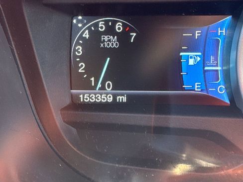 Used 2014 Ford Explorer XLT w/ Equipment Group 202A image 30