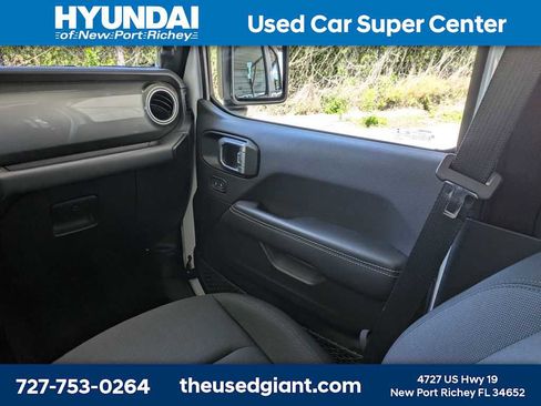 Used 2022 Jeep Gladiator Overland w/ LED Lighting Group AWD/4WD image 20