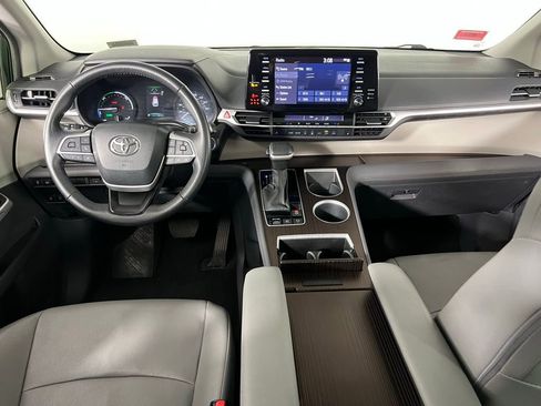 Used 2024 Toyota Sienna XLE image 13