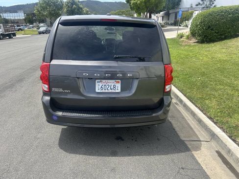 Used 2018 Dodge Grand Caravan SXT w/ Driver Convenience Group FWD image 5
