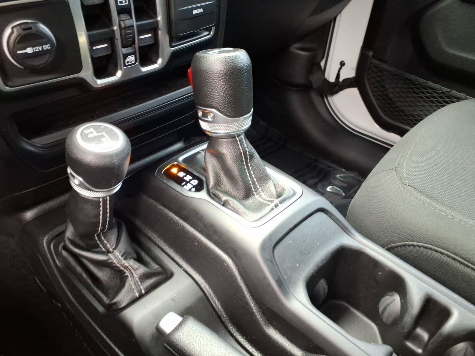 Used 2019 Jeep Wrangler Unlimited Sahara w/ Uconnect 4C Nav & Sound Group AWD/4WD image 19