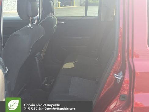 Used 2016 Jeep Patriot Latitude AWD/4WD image 10