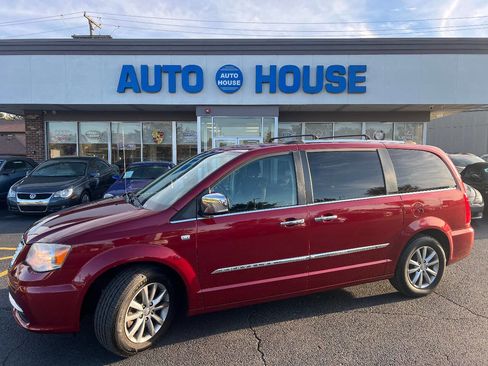 Used 2014 Chrysler Town & Country Touring-L image 1