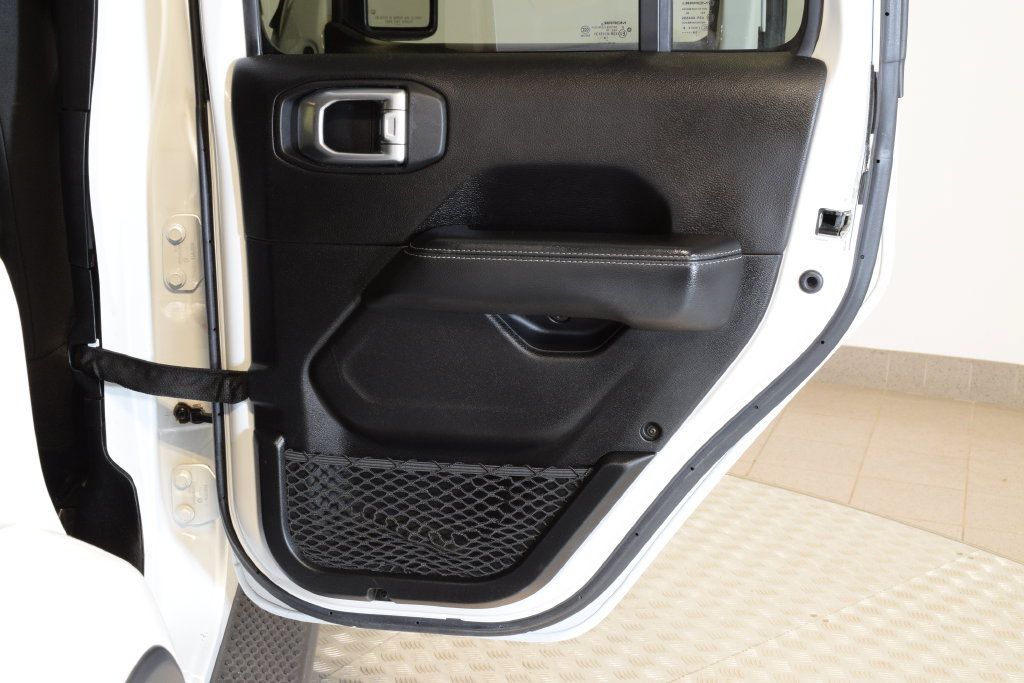 Used 2020 Jeep Wrangler Unlimited Sahara w/ Uconnect 4C Nav & Sound Group AWD/4WD image 30